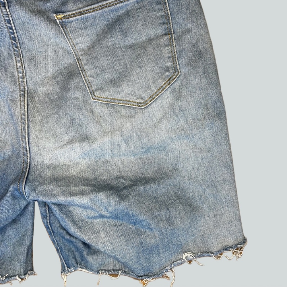 Universal Thread Mid Rise Bermuda Jean Shorts - Picture 4 of 6